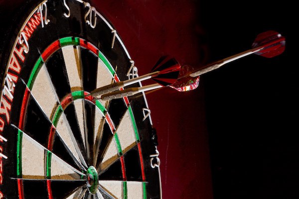 Darts Scheibe und Pfeile